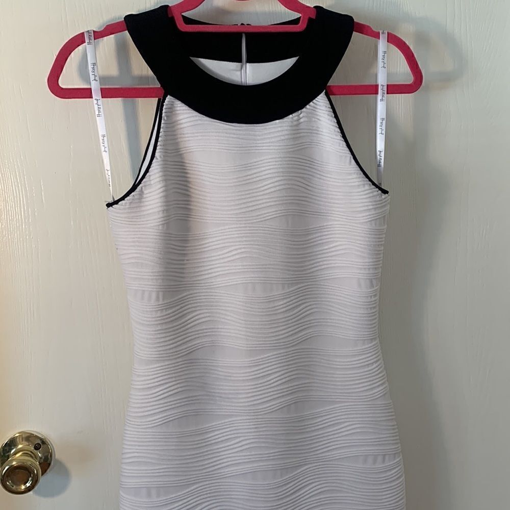 Joseph Ribkoff EUC white textured sleeveless fitted dress Size 4 - Picture 2 of 10